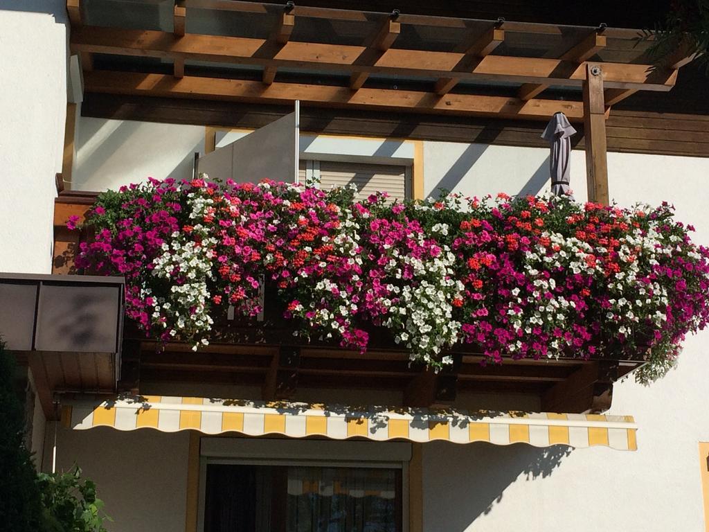Gastehaus Winkler Hotel Karres Exterior photo